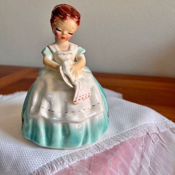 Josef Originals KATE from TOWN and COUNTRY Series, Vintage Figurines - Picture 1 of 10
